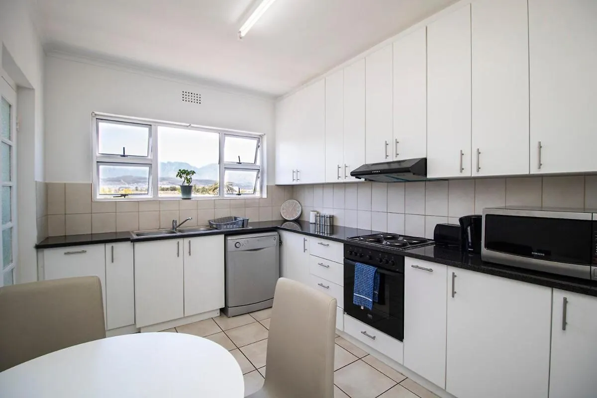Mountain View Coastal Retreat Apartment Strand